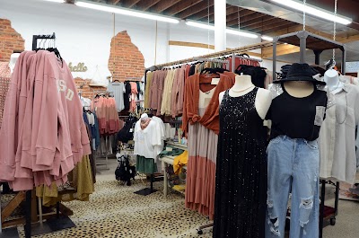 Meri's Boutique, photographed by a Google contributor